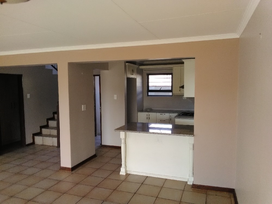 To Let 4 Bedroom Property for Rent in Hillside Free State